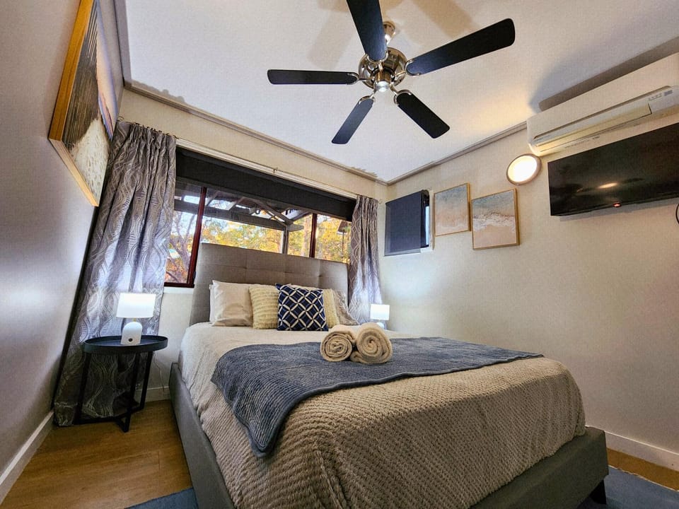 Bed, Bedroom