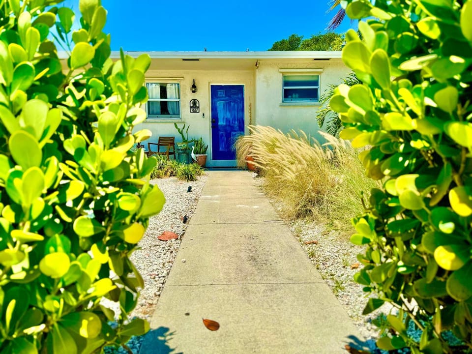 Rent The Crafty Mermaid - West Palm Beach House in Riviera Beach