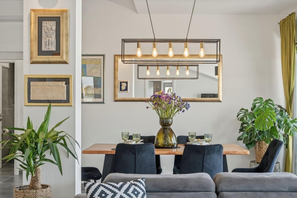 Living room, Decorative detail, Seating area