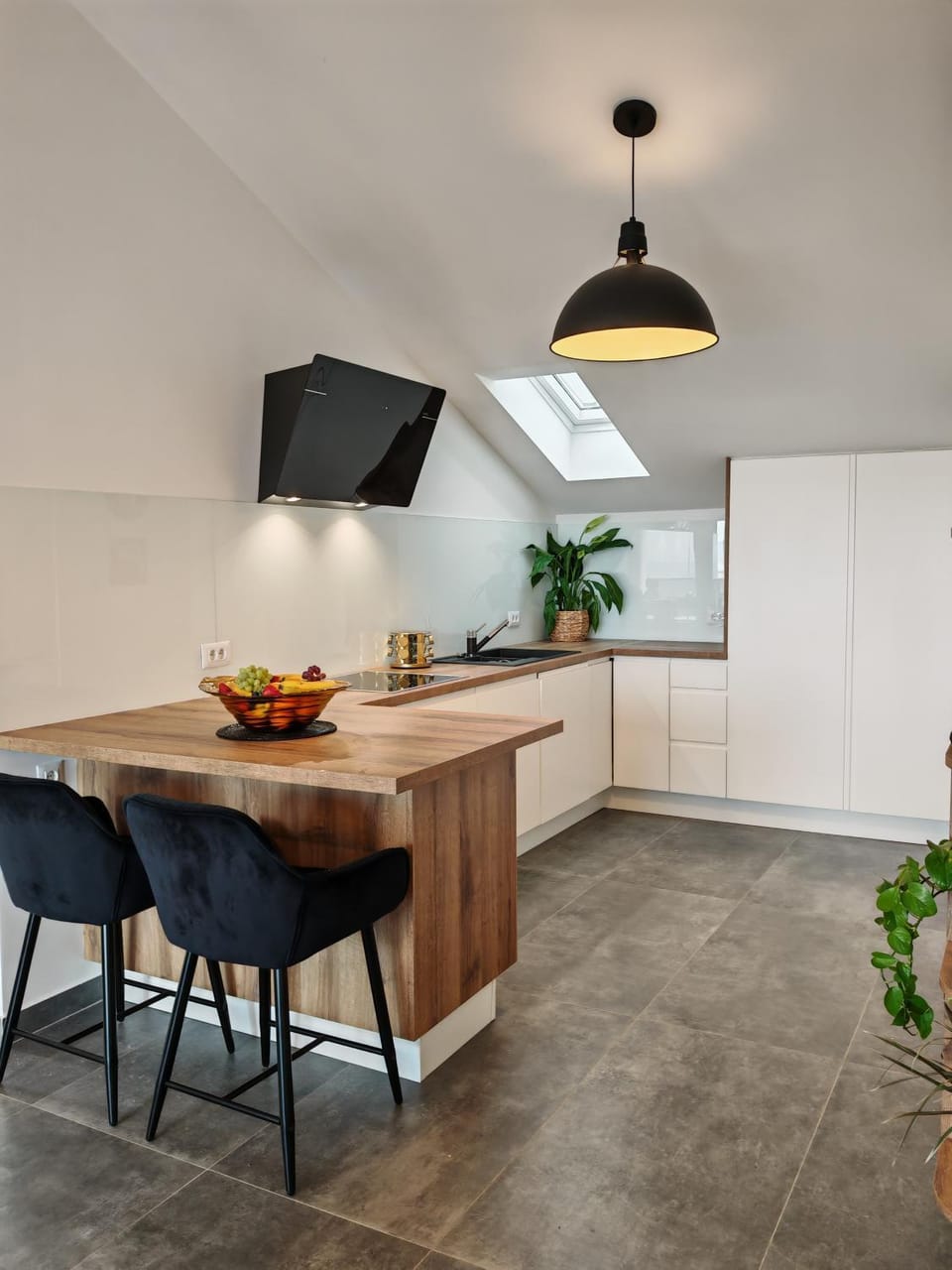 Kitchen or kitchenette, Food and drinks, Dining area, Food, stove