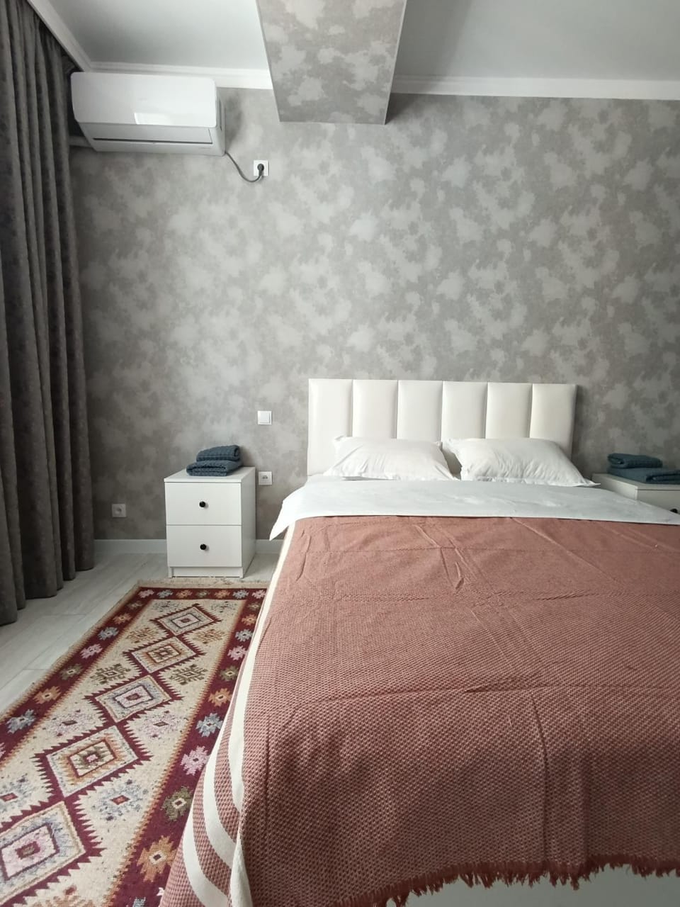 Bed, Bedroom, air conditioner