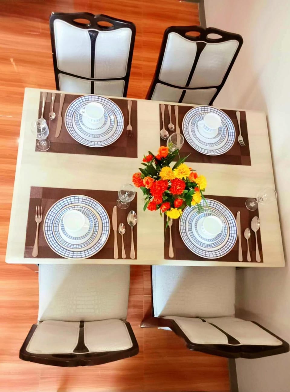 Food and drinks, Dining area