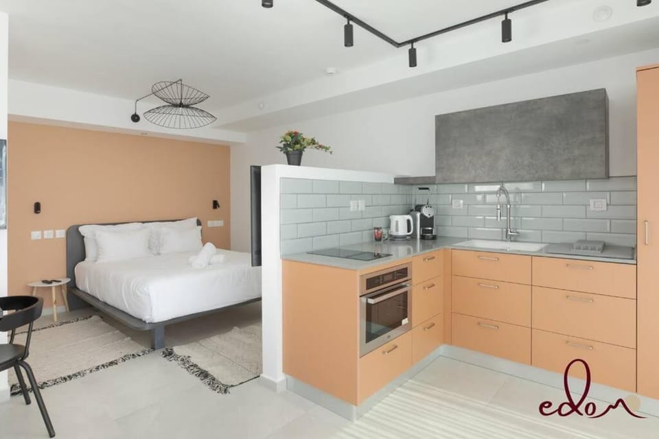 סוויטה עם מרפסת ליד הים -By Edomlux Apartment in Eilat