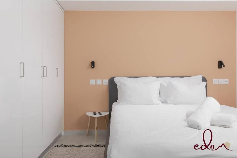 סוויטה עם מרפסת ליד הים -By Edomlux Apartment in Eilat