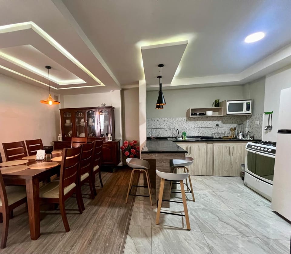 Kitchen or kitchenette, Dining area, oven, stove