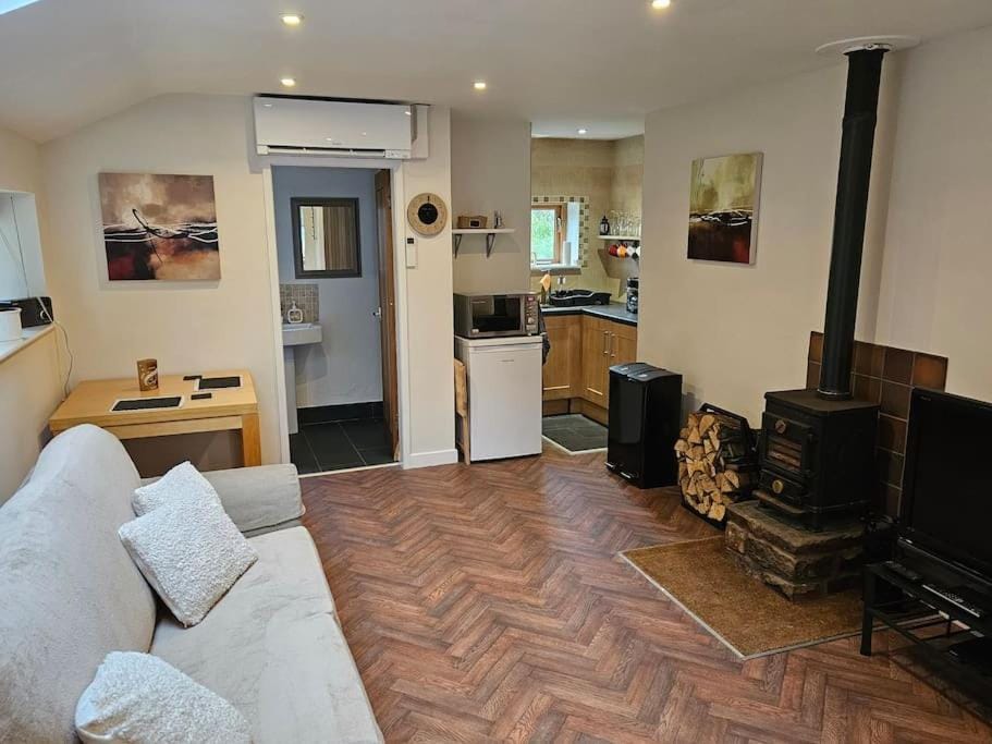 Rural Peak District retreat in Little Hayfield One bedroom self contained property Dogs welcome House in Hayfield