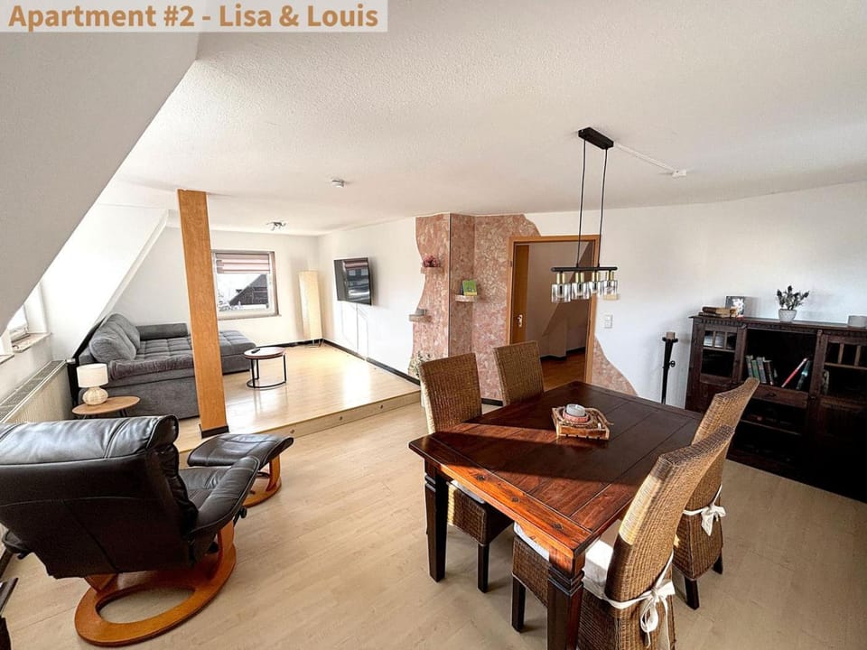 Communal lounge/ TV room, TV and multimedia, Living room, Seating area, Dining area, Evening entertainment, Food, Dinner