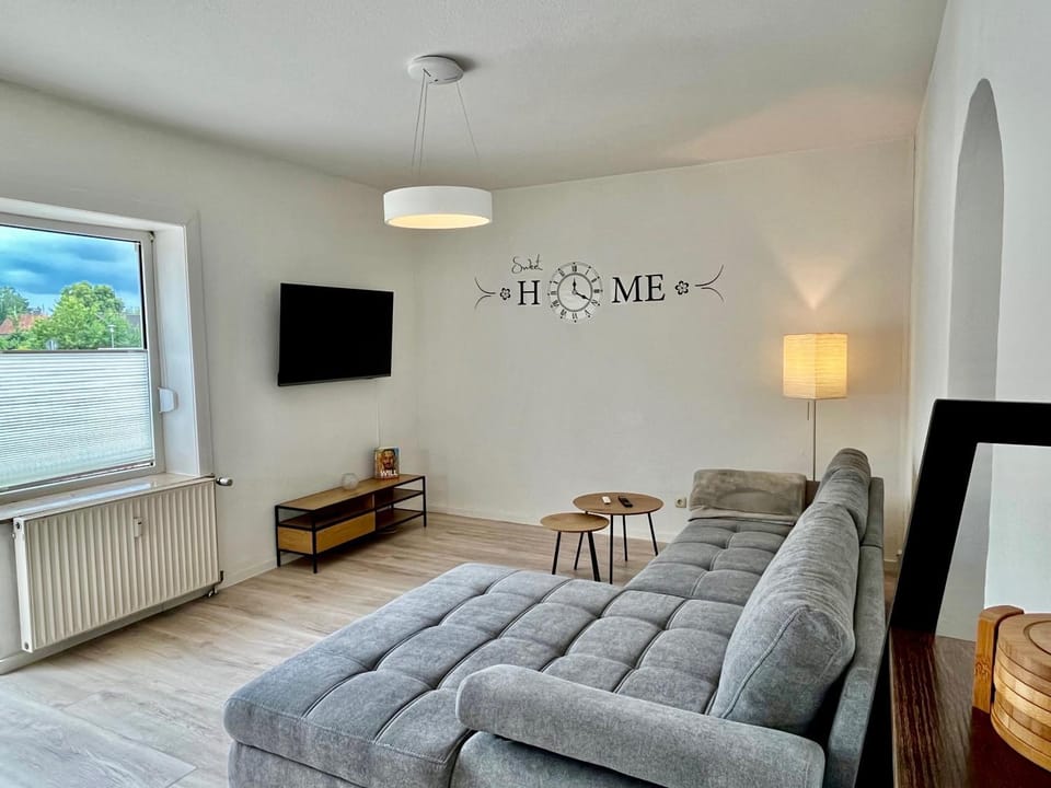 Communal lounge/ TV room, TV and multimedia, Living room, Seating area, Evening entertainment