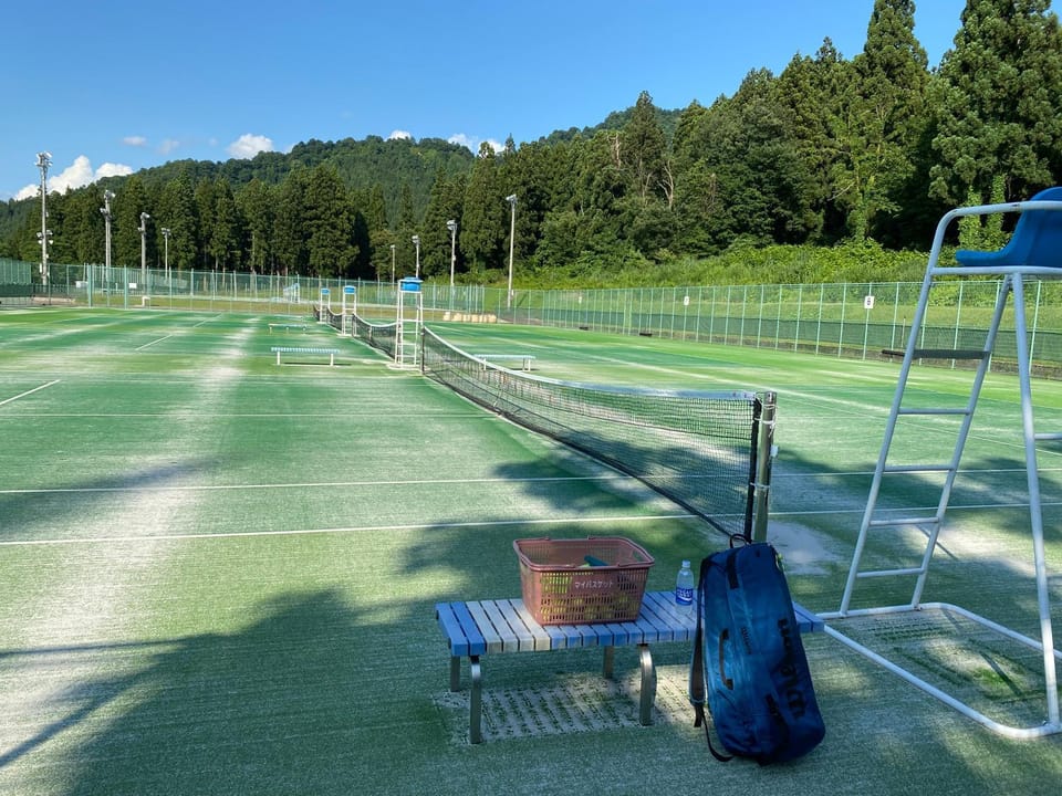 Nearby landmark, Tennis court
