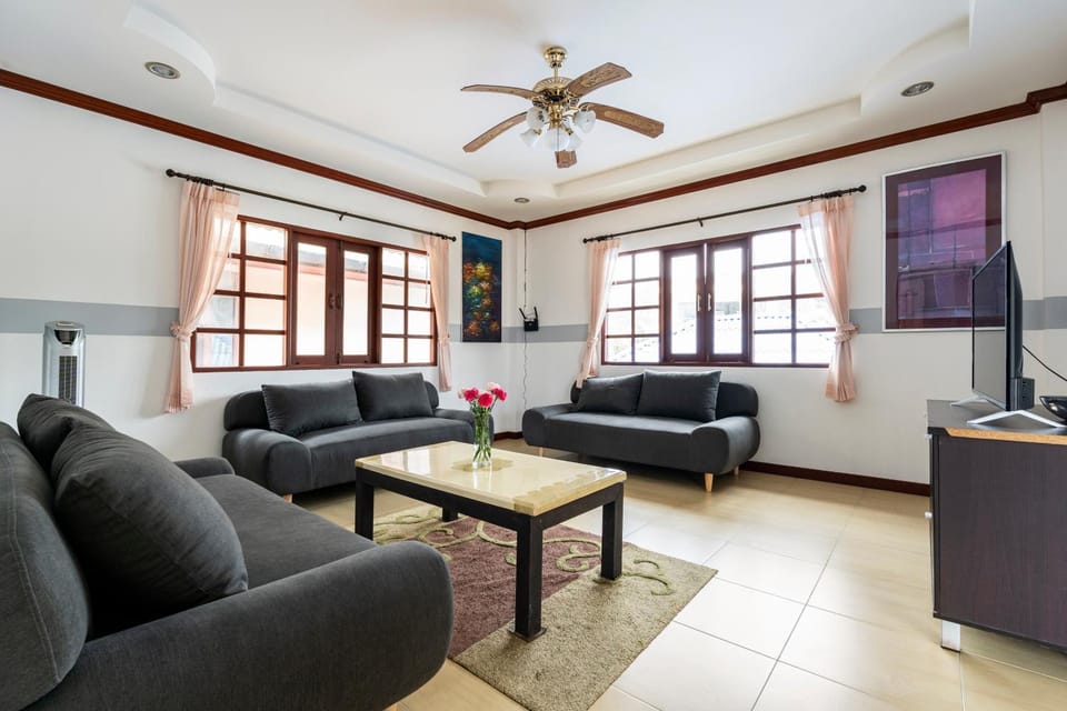 Communal lounge/ TV room, Living room