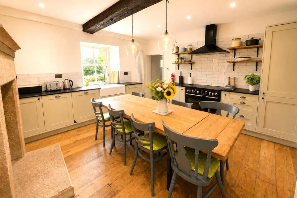 Dining area, kitchen