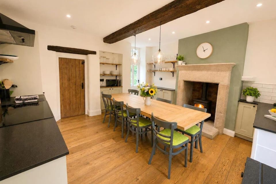 Dining area, kitchen
