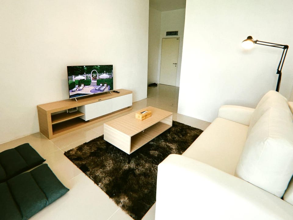 Communal lounge/ TV room, TV and multimedia, Living room, Seating area, Evening entertainment