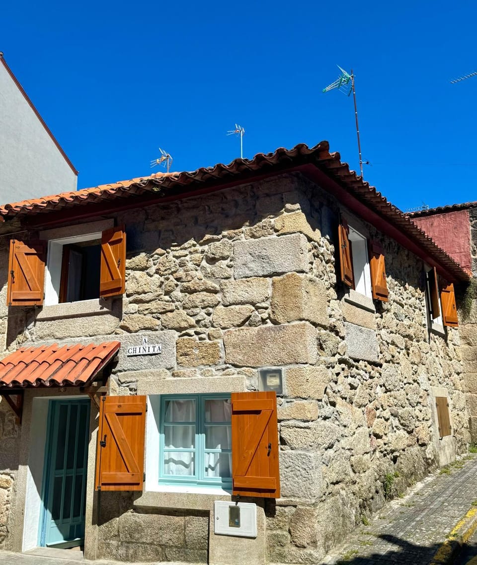 Property building, Facade/entrance, Off site