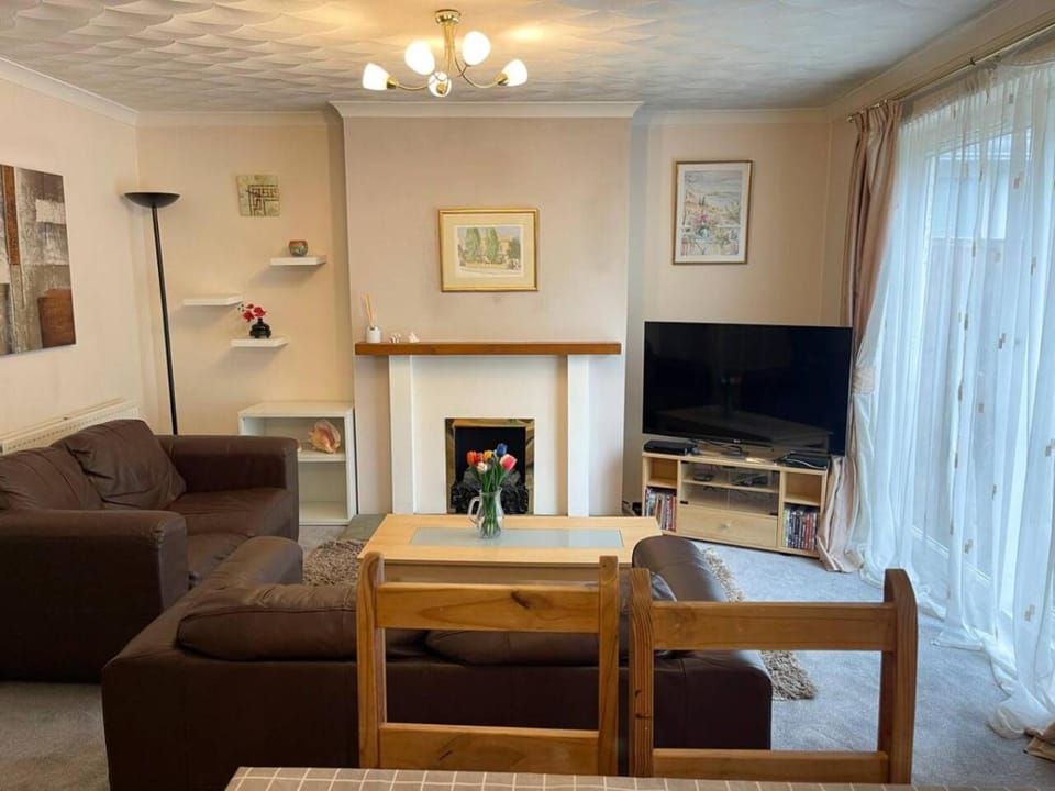 Spacious House nr Cambridge with Parking & Garden House in South Cambridgeshire District