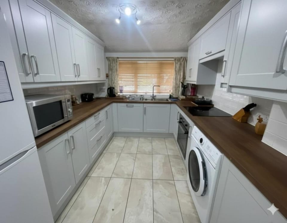 Spacious House nr Cambridge with Parking & Garden House in South Cambridgeshire District