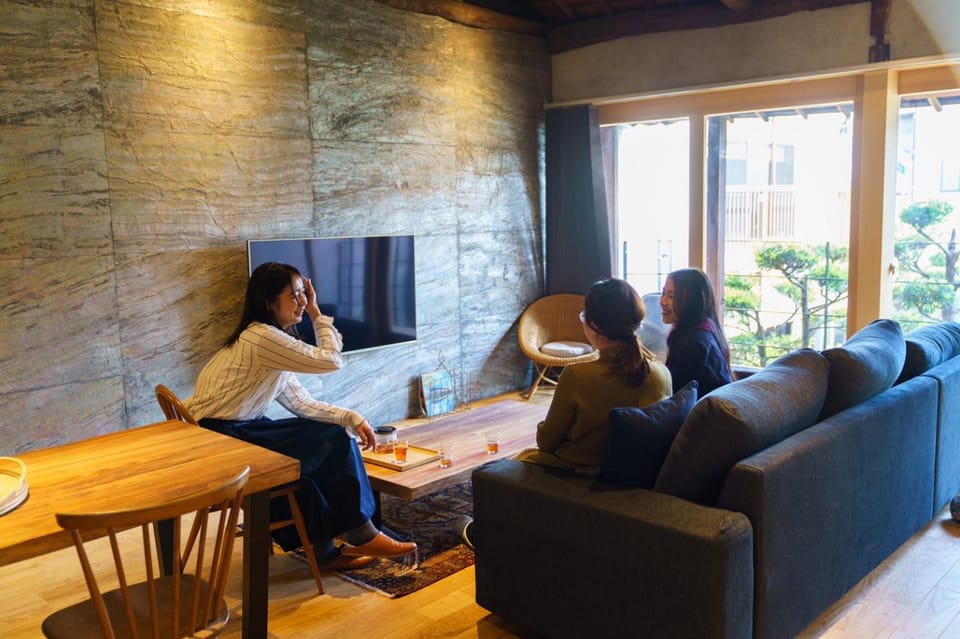 People, TV and multimedia, Living room
