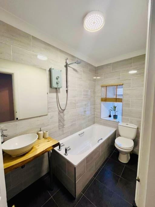 Shower, Toilet, Bathroom, Bath, towels