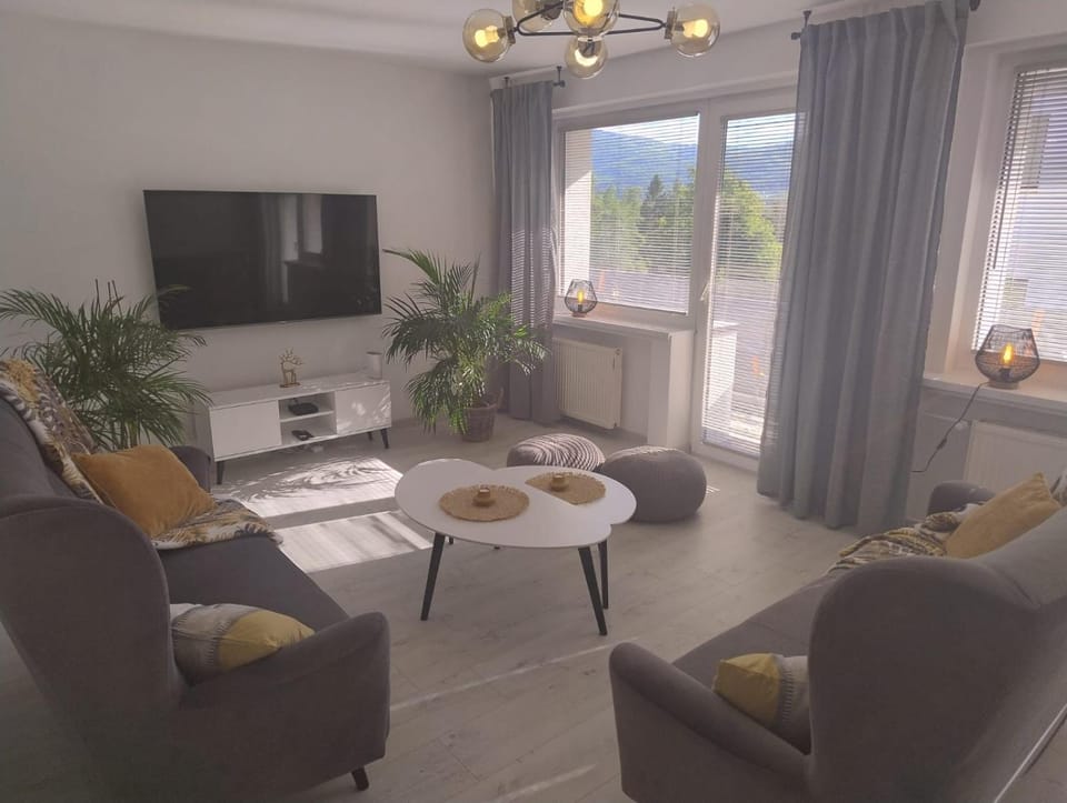 Living room, Seating area, Evening entertainment