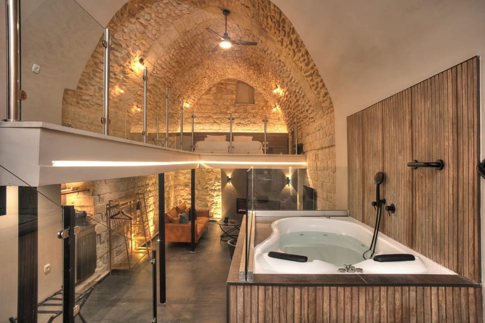 Hot Tub, Photo of the whole room