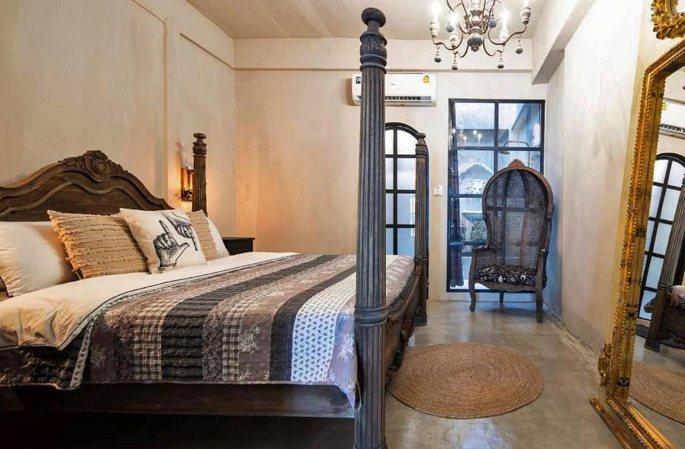 Beautiful 3 Bedroom Baroque House near Asoke BTS Villa in Bangkok