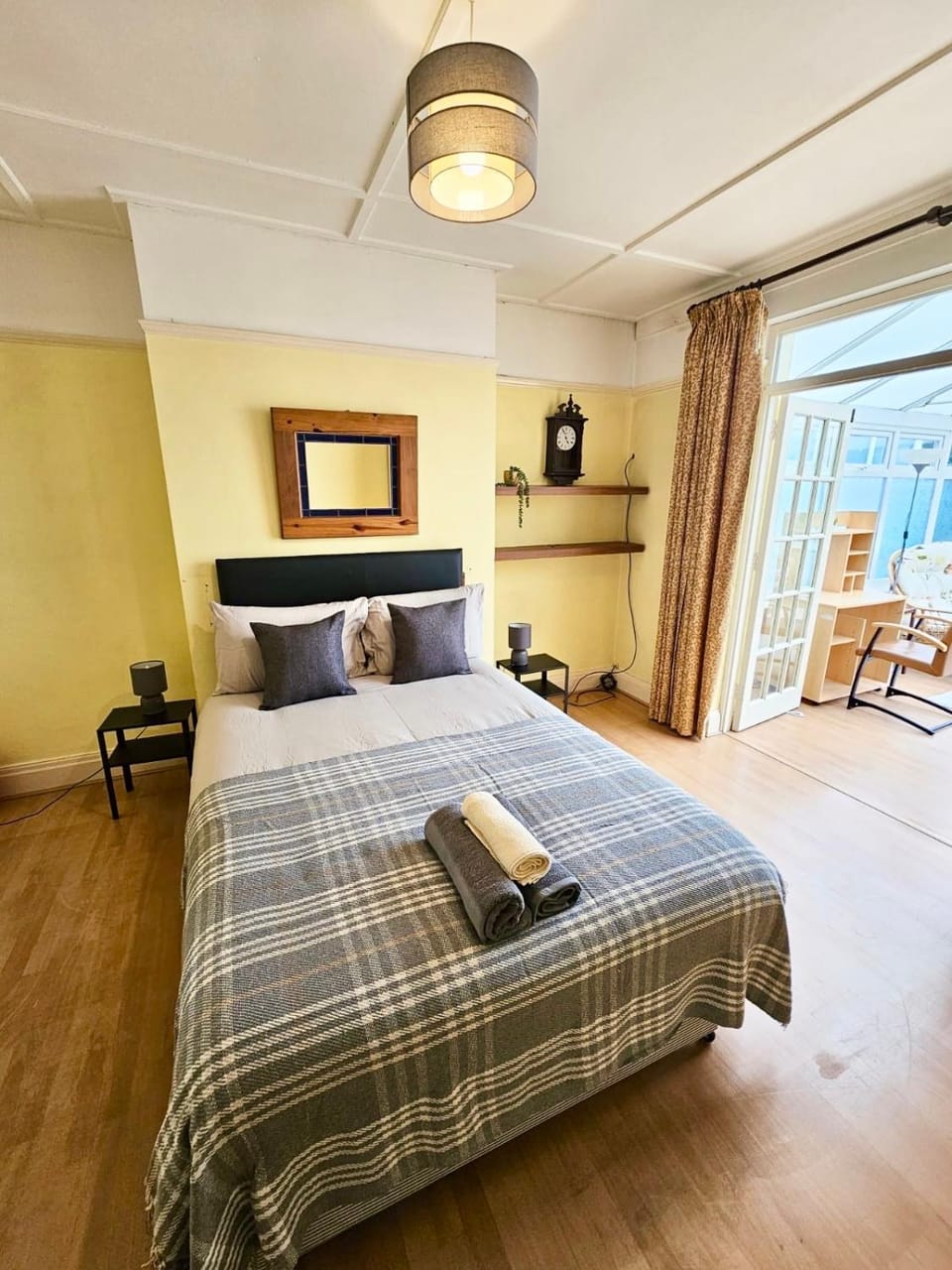 Double Room with private Conservatory Vacation rental in Bristol