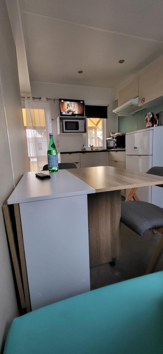 Mobil home 4 personnes climatisé Campground/ 
RV Resort in Hyères