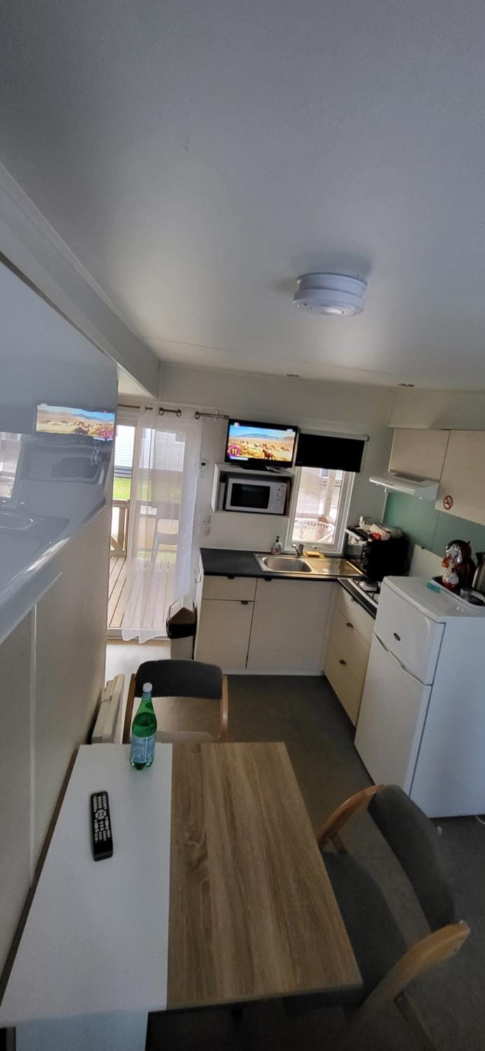 Mobil home 4 personnes climatisé Campground/ 
RV Resort in Hyères