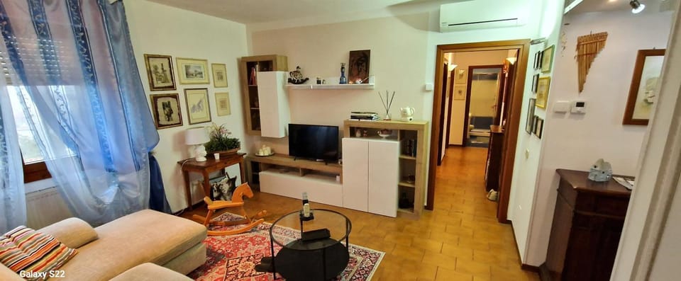 Communal lounge/ TV room, TV and multimedia, Living room, Seating area, Evening entertainment, air conditioner