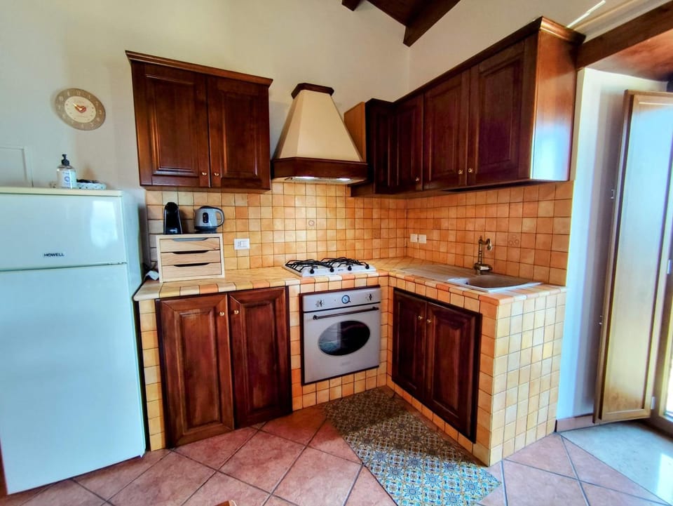 Kitchen or kitchenette, oven, stove, washing machine