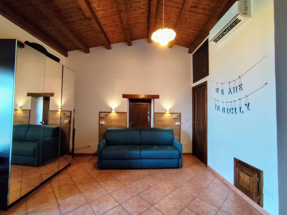 Living room, Photo of the whole room
