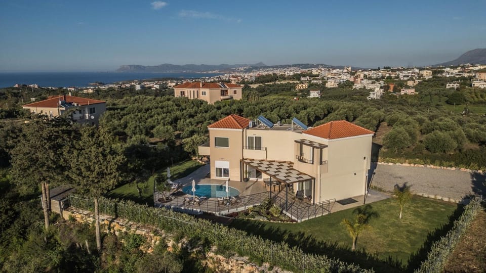Property building, Bird's eye view, Swimming pool
