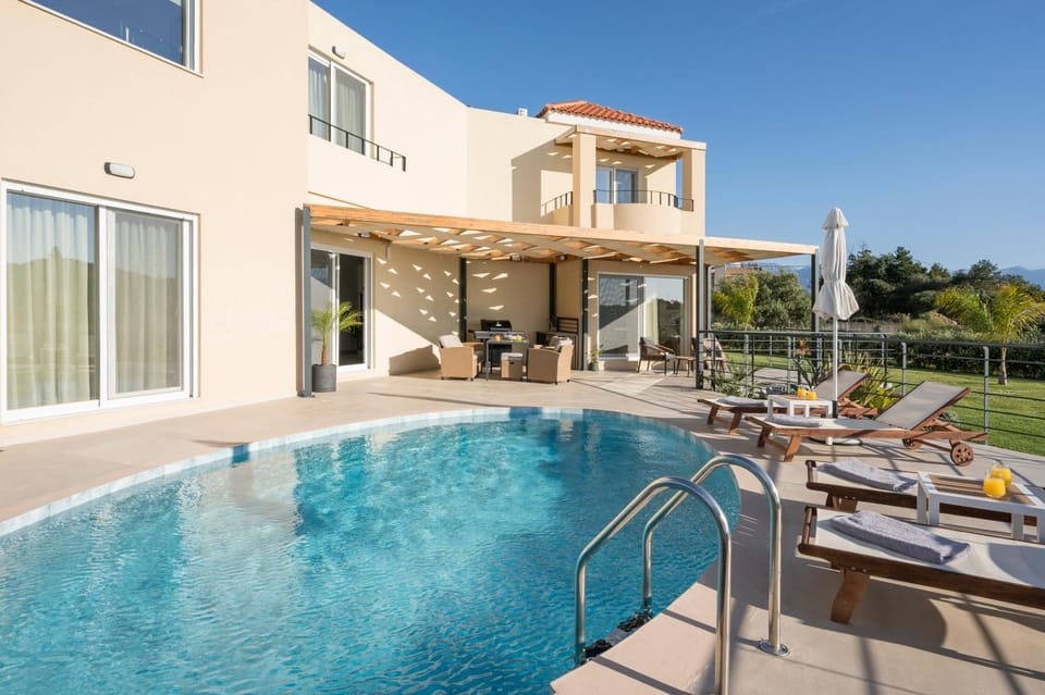View (from property/room), Swimming pool, sunbed