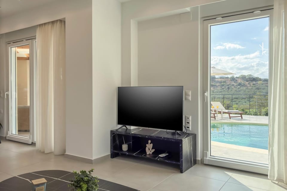 TV and multimedia, Pool view