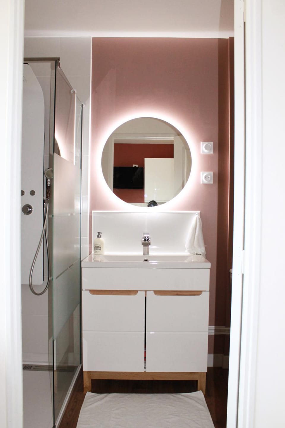 Shower, Bathroom, washing machine, dryer