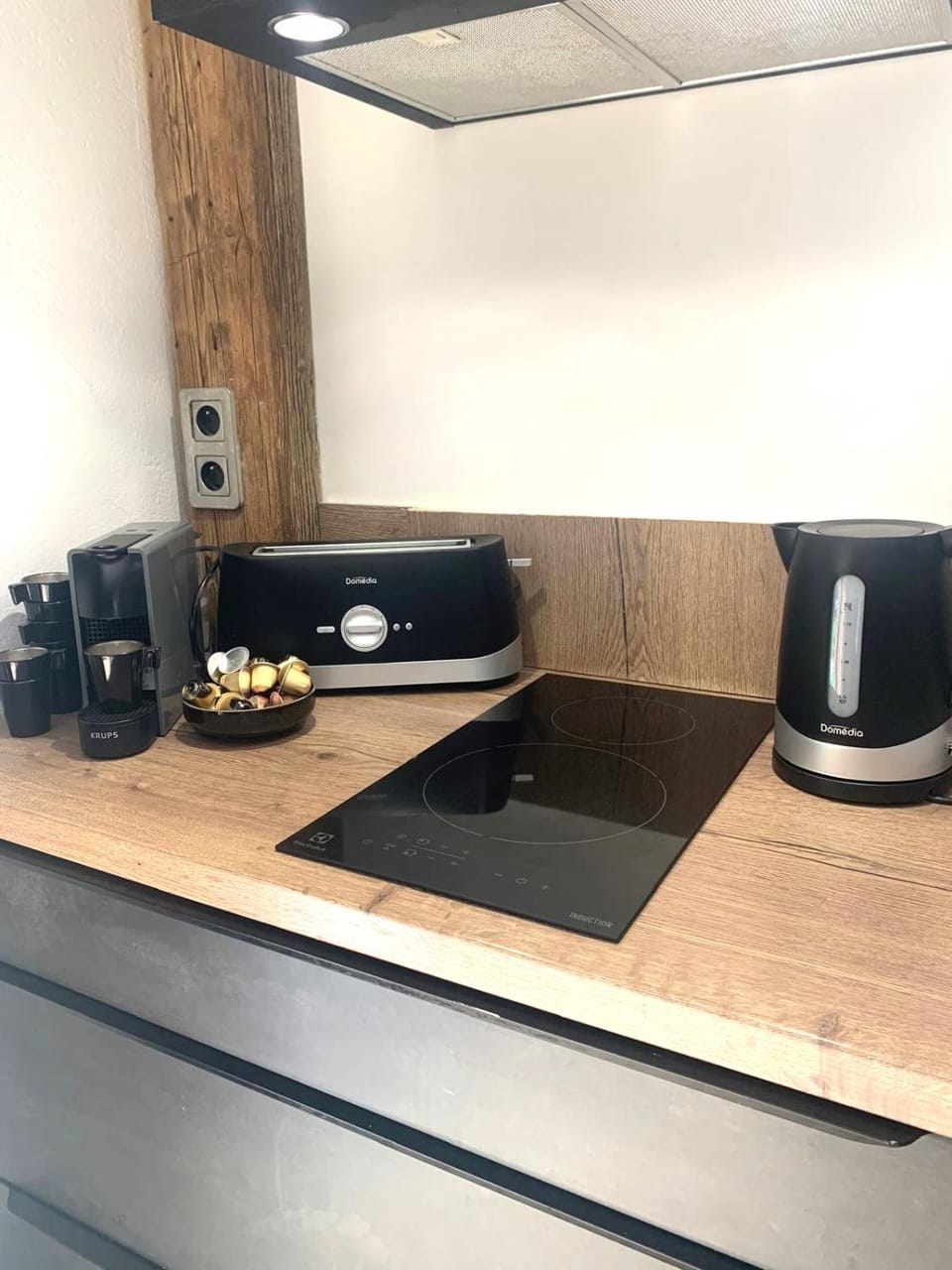 Coffee/tea facilities, stove, toaster