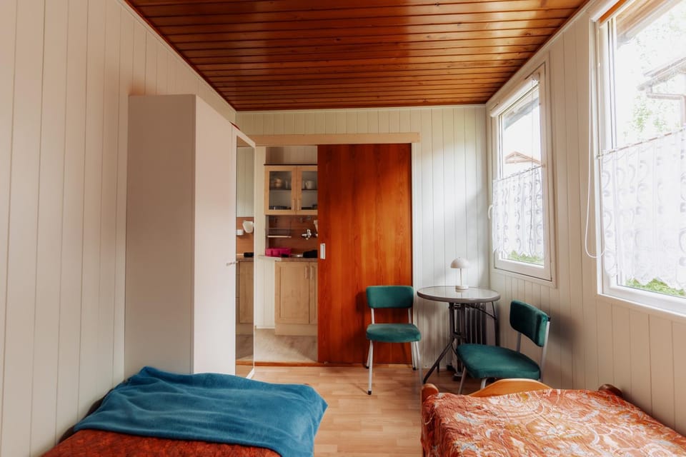 Photo of the whole room, Bedroom, wardrobe