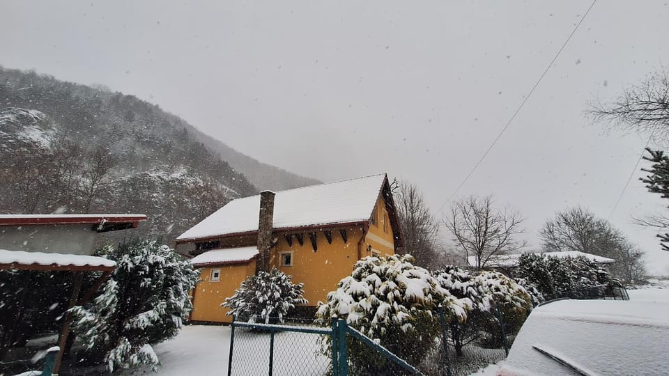 Property building, Day, Natural landscape, Winter, Mountain view
