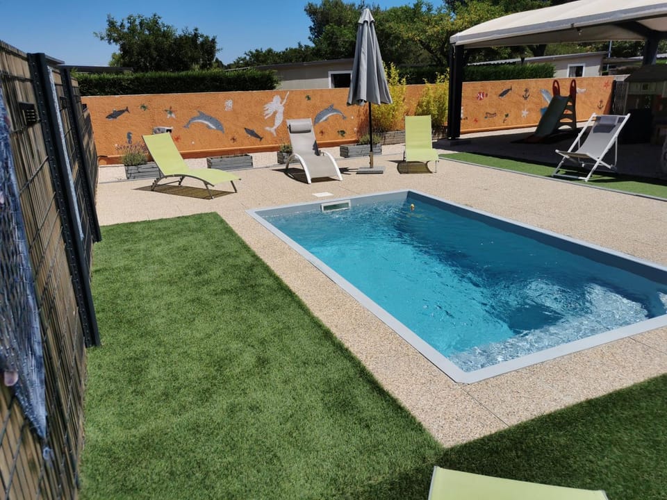 Swimming pool, Swimming pool