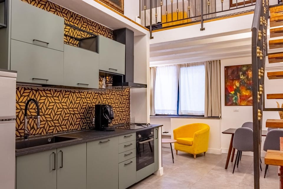 Kitchen or kitchenette, Living room, Seating area, Dining area, stove
