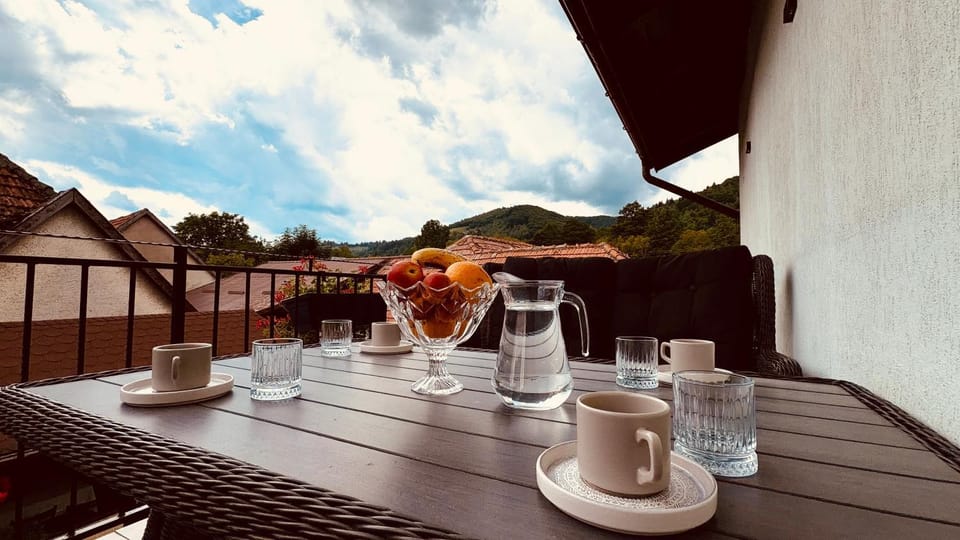 Coffee/tea facilities, View (from property/room), Balcony/Terrace