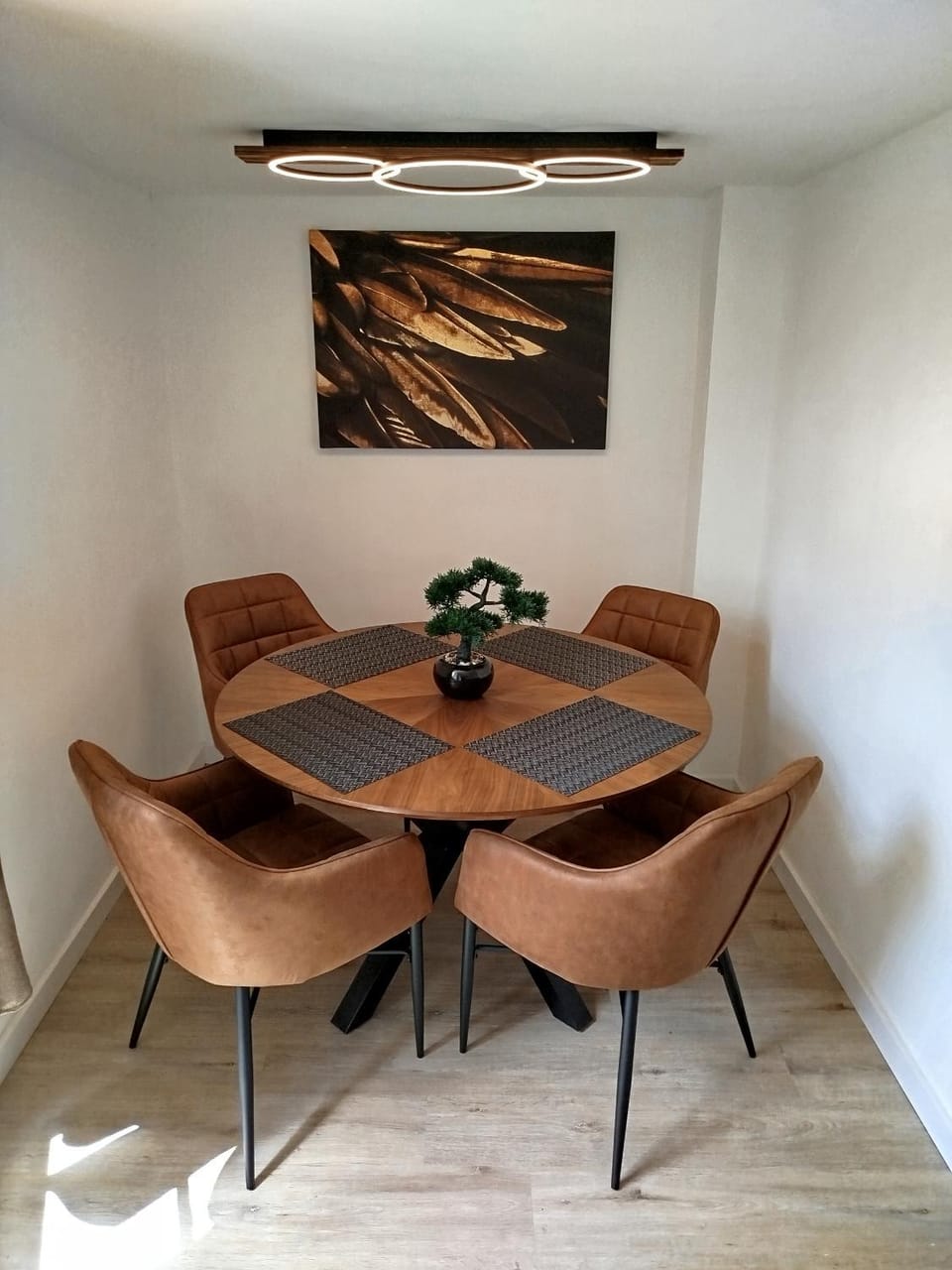 Seating area, Dining area