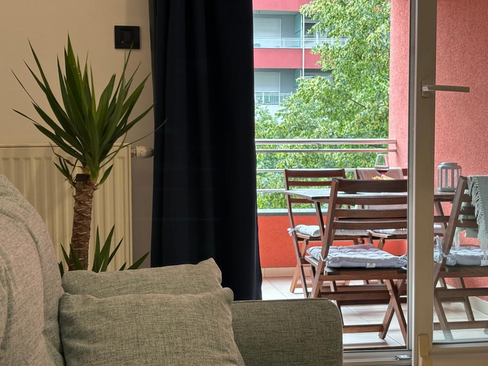 Day, View (from property/room), Balcony/Terrace, Living room, Seating area
