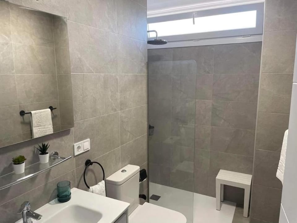 Frontline Seaview Apartment, Paseo Maritimo 33, Perla 6, Fuengirola, Malaga, Spain Apartment in Fuengirola