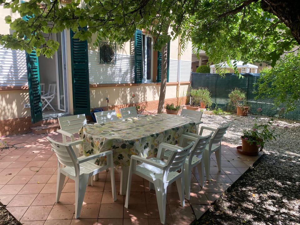 Garden, Dining area