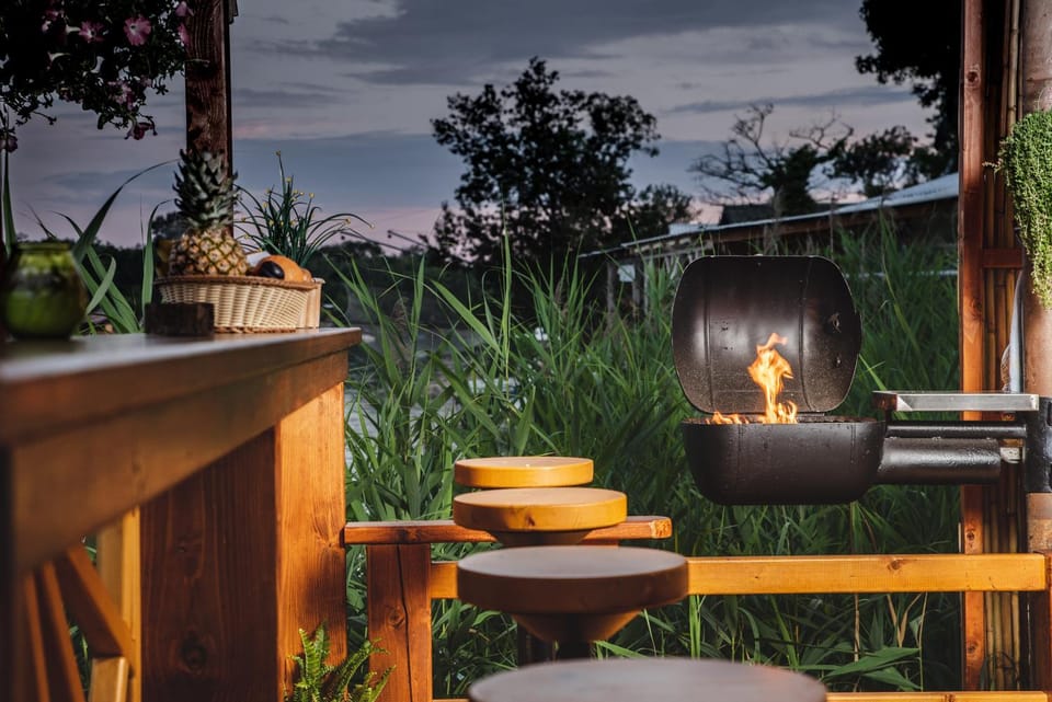Natural landscape, BBQ facilities, BBQ facilities, Seating area