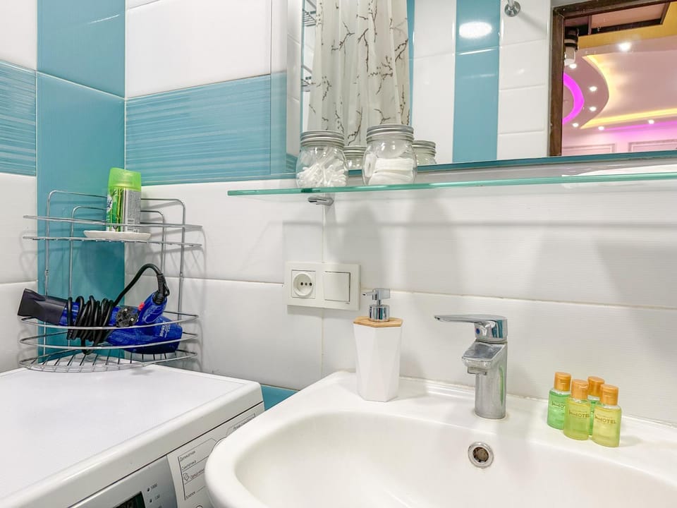 Bathroom, towels