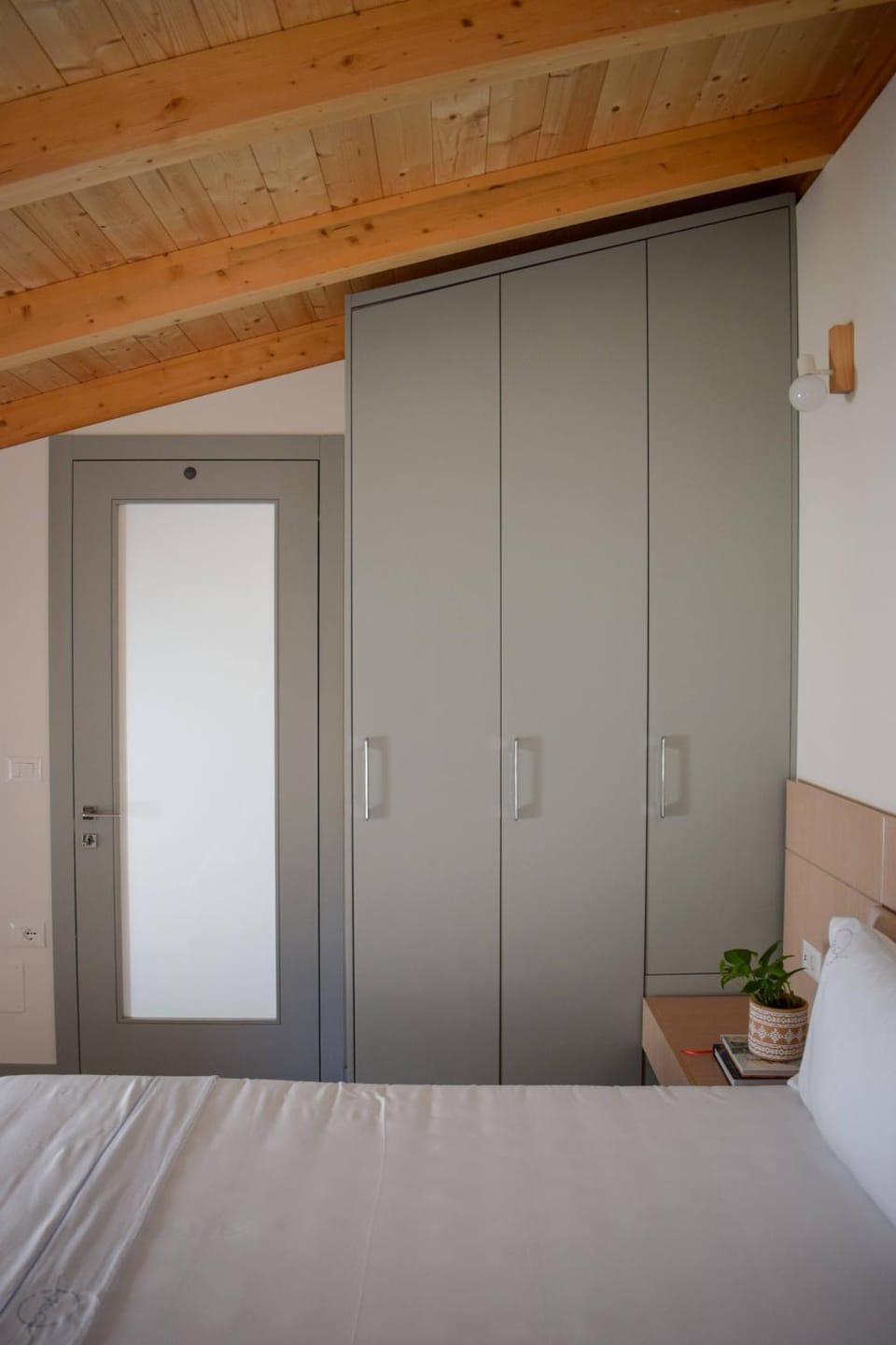 Bedroom, wardrobe