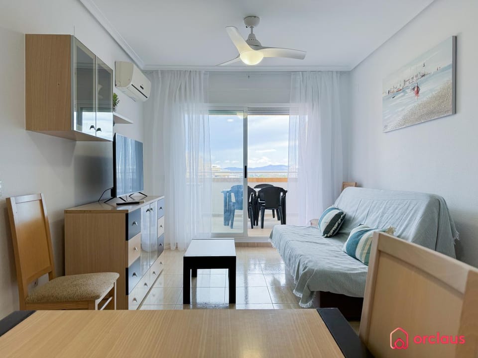 TV and multimedia, Living room, Seating area, Dining area, air conditioner