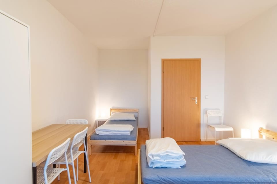 Seating area, Bedroom, wardrobe